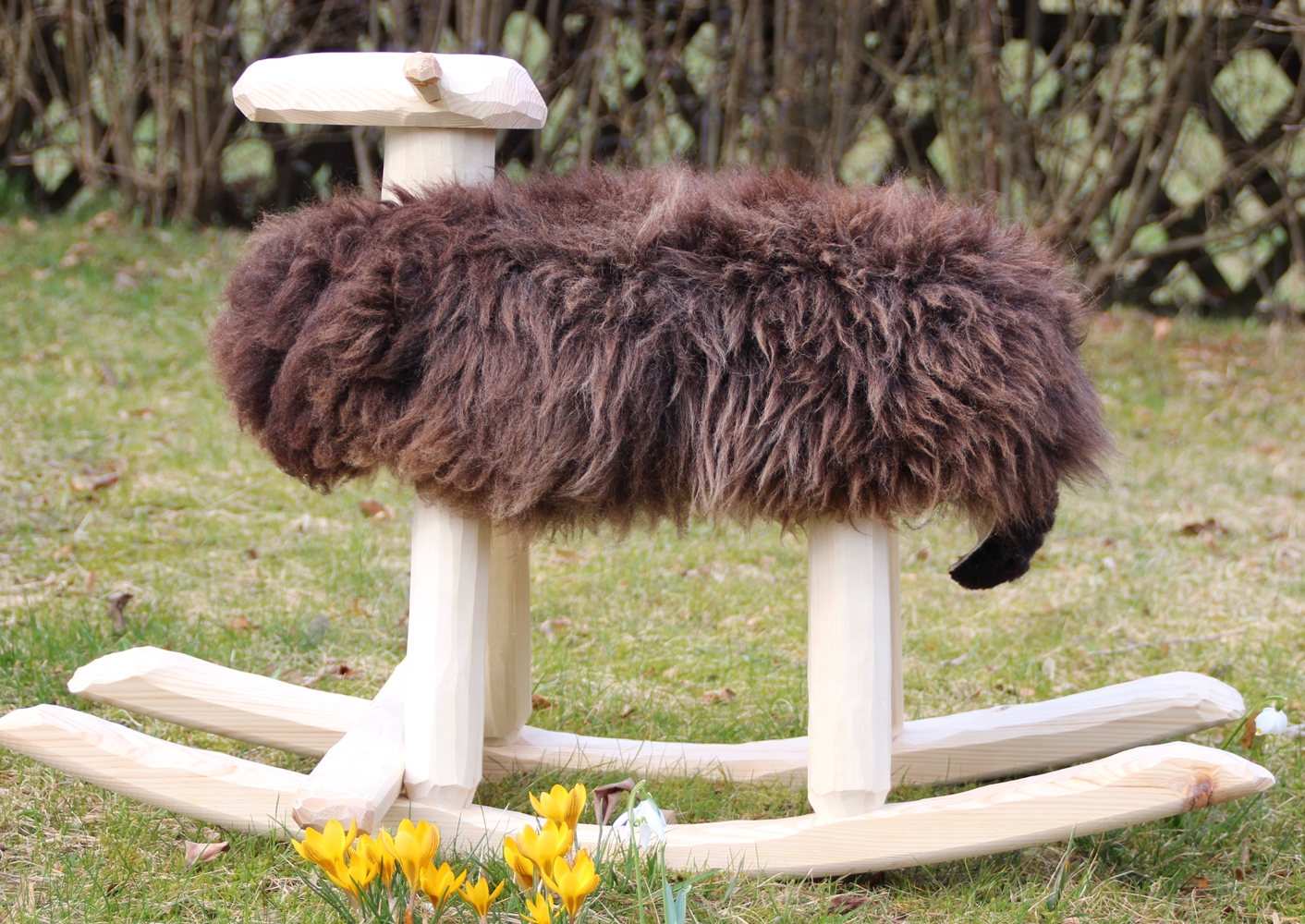 Schaukelschaf - Handgefertigte Holzschafe mit echtem Schafsfell 