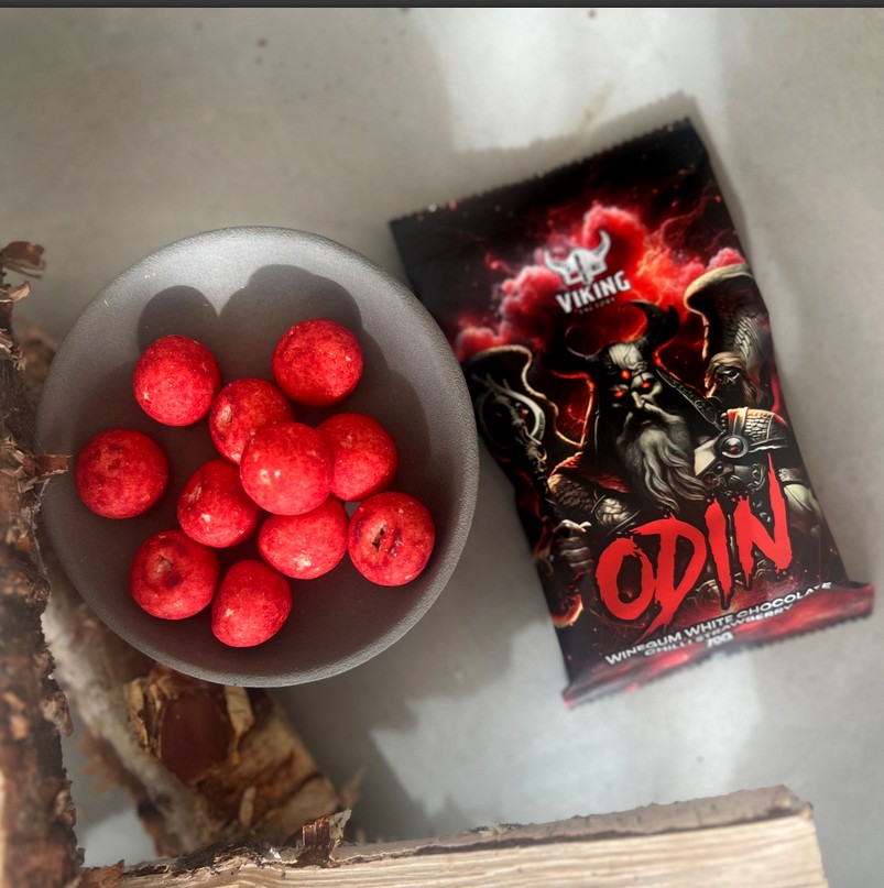 Viking Odin - Erdbeer Weingummi mit weißer Schokolade und Chili 70g 